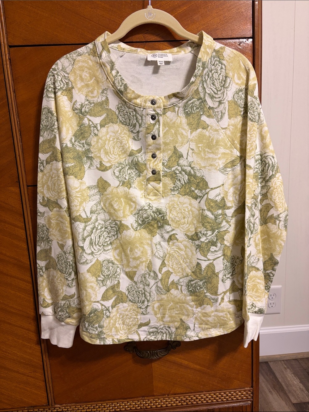 Candace Camera Bure Button Round Neck Floral Henley Size XXS